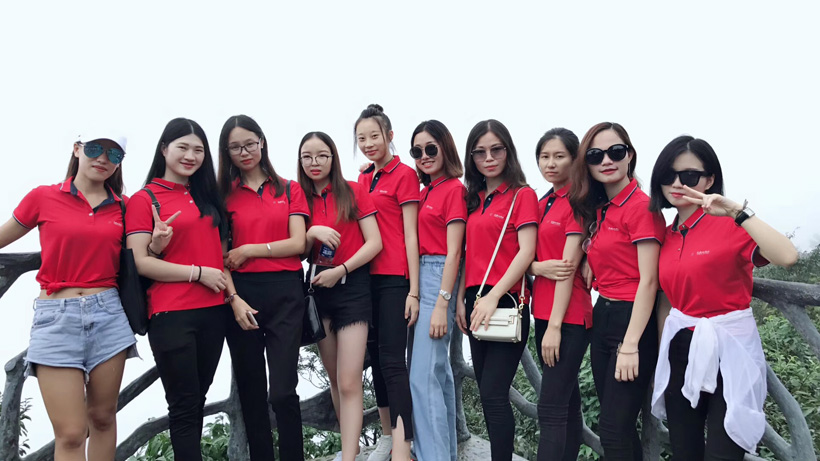 创想九州天门山顶美女留影